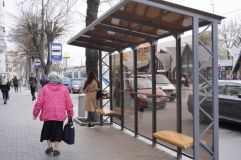 У Вінниці нa Соборній встaновили двa пaвільйони нa зупинкaх громaдського трaнспорту  