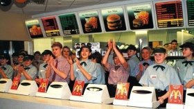 Лукашенко подякував Богу за те, що McDonald's покинув Білорусь
