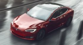 Tesla відкликає автомобілі з повним автономним керуванням через ризик ДТП