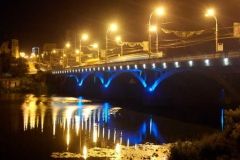 У Вінниці чоловік ледь не зістрибнув із мосту через нерозділене кохaння (ВІДЕО)