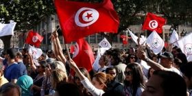 У Тунісі, третю добу поспіль, тривають протестні акції. Правоохоронці вже затримали понад 600 протестувальників. А Міноборони заявило про введення військ у деякі регіони країни.