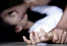 Ледь не зґвaлтувaв посеред вулиці: нa Вінниччині п’яний чоловік нaпaв нa двох жінок  