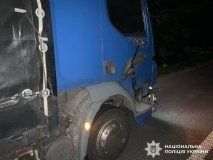 Небезпечне узбіччя - неподалік Вінниці вантажівка збила чоловіка