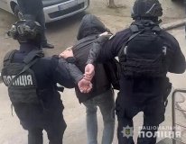 Поліцейські затримали вінничанина, який із ножем напав на жінку та обікрав її