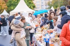 «Сила в єдності»: у вінницьких ліцеях пройшли доброчинні ярмарки, щоб підтримати українських воїнів