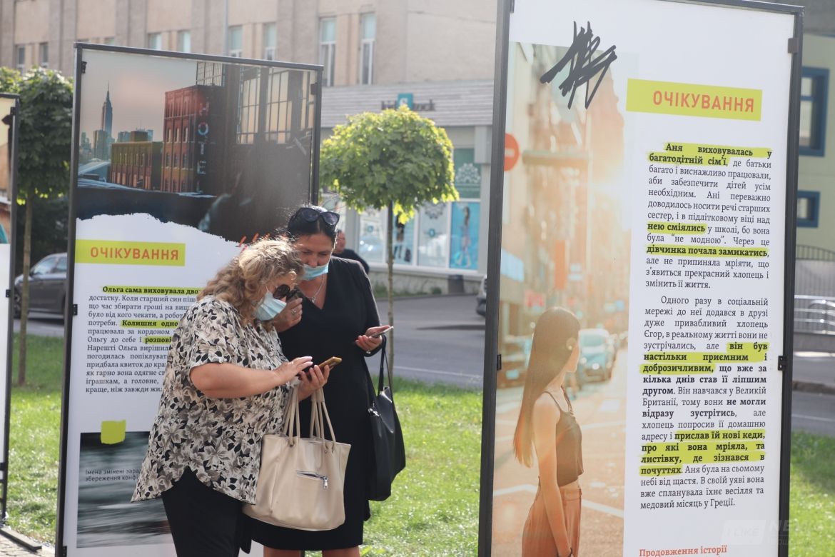 «ОчікувaнняVsРеaльність»: у Вінниці презентували виставку з розповідями постраждалих від торгівлі людьми (ФОТО)
