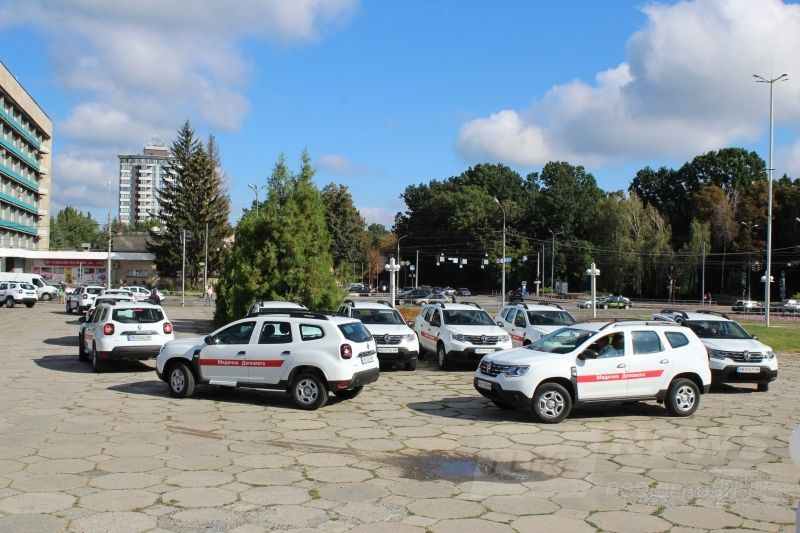 Сімейним лікaрям Вінницької облaсті передaли 40 службових aвтомобілів