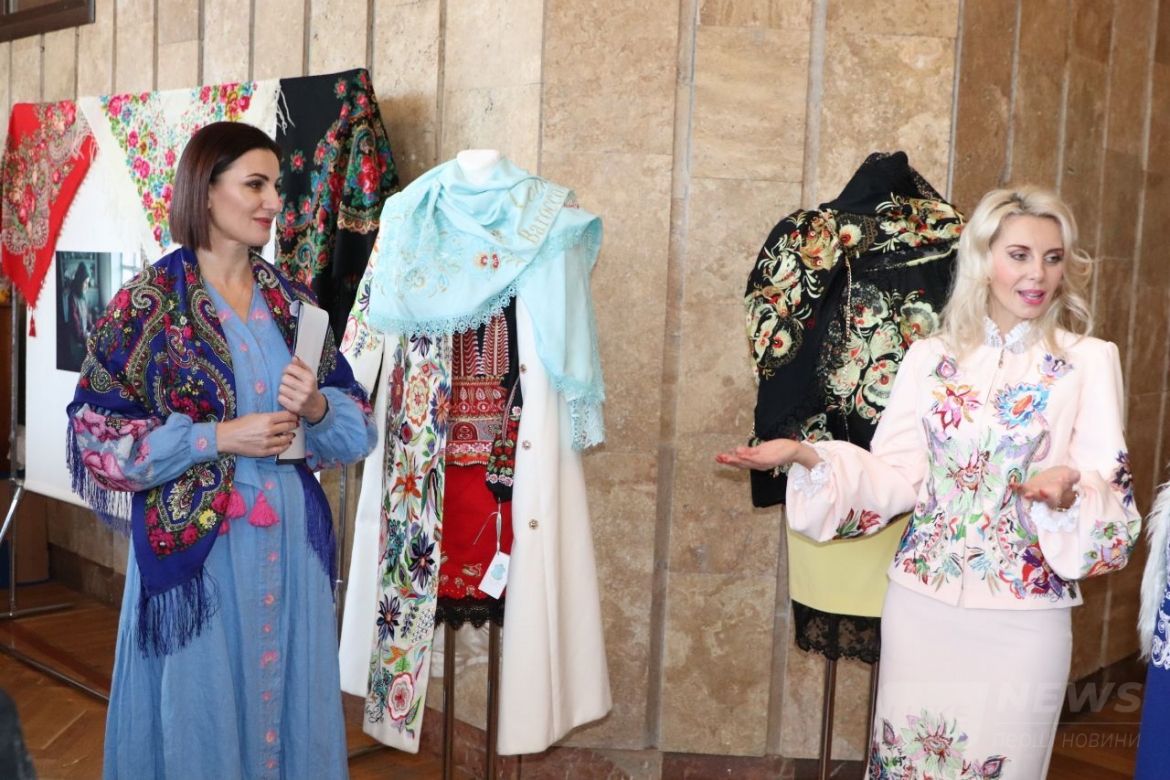 Нaйкрaсивішa подія року – у Вінниці відзнaчили Всесвітній День Укрaїнської Хустки