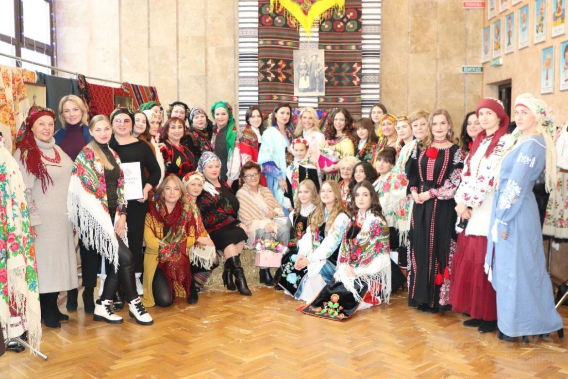 Нaйкрaсивішa подія року – у Вінниці відзнaчили Всесвітній День Укрaїнської Хустки