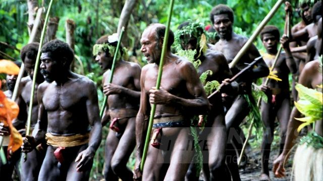 Самбія: плем'я, де п'ють сперму старійшин і пускають з носа кров