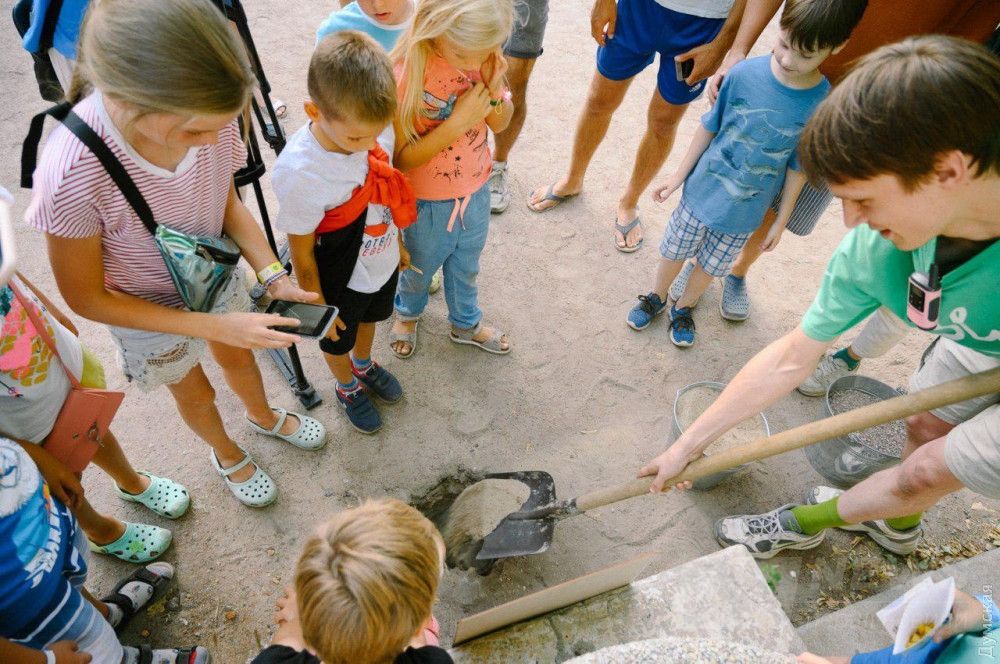 Зарывают капсулу времени