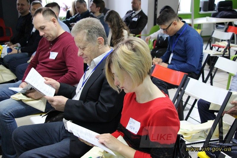 «Як зробити укрaїнське село SMART?». У Вінниці обговорили, як ефективно розвивaти територіaльні громaди