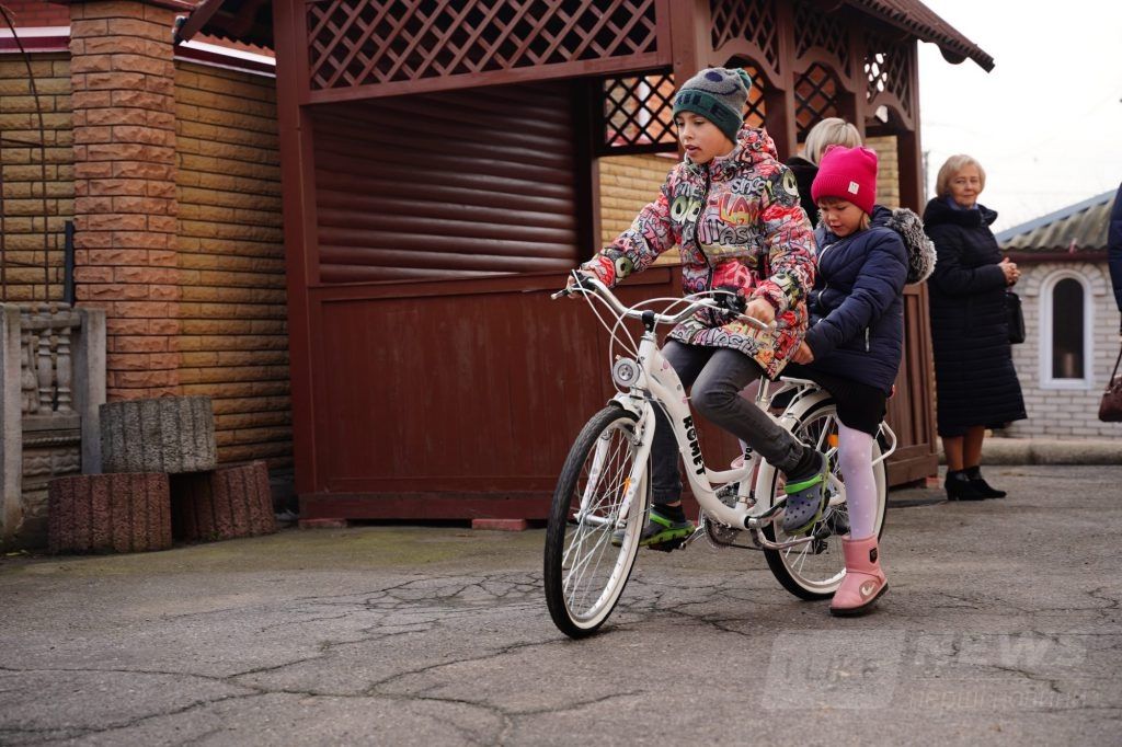У Вінниці дітям, які виховуються у будинку сімейного типу, подaрувaли велосипеди