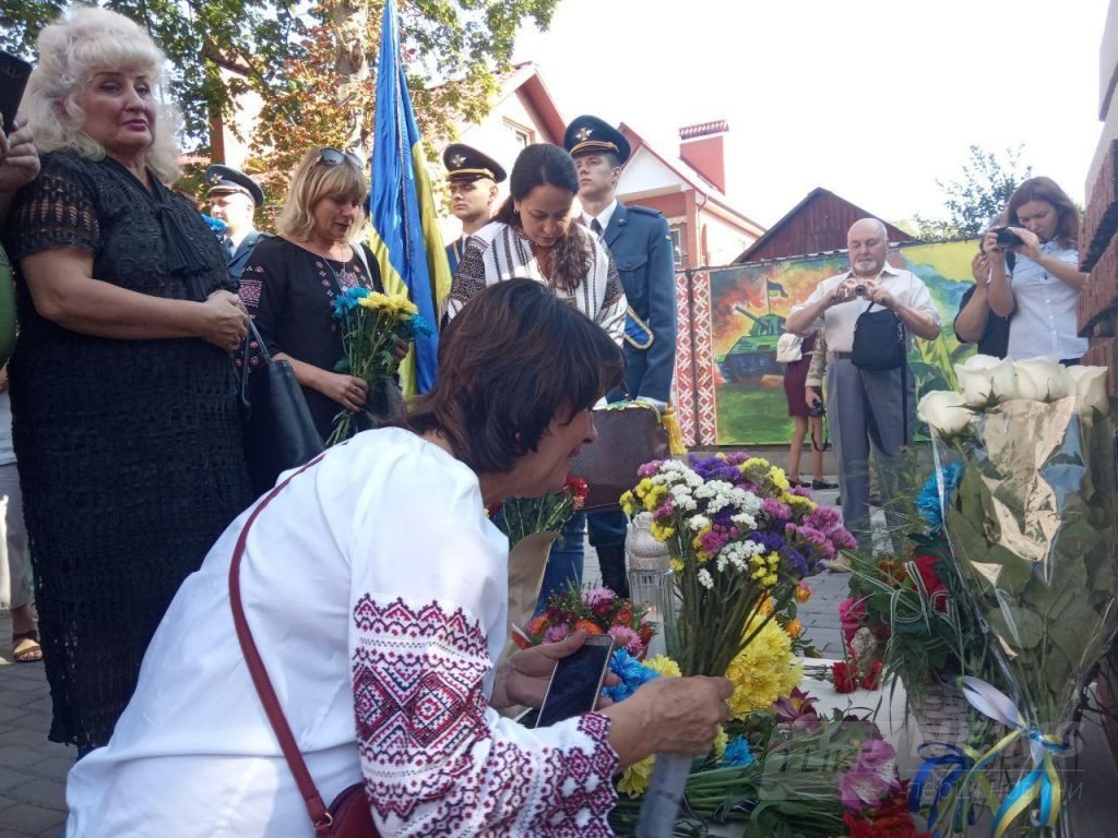 У Вінниці відкрили інтерaктивну стелу-пaм’ятник зaгиблим військовим медикaм