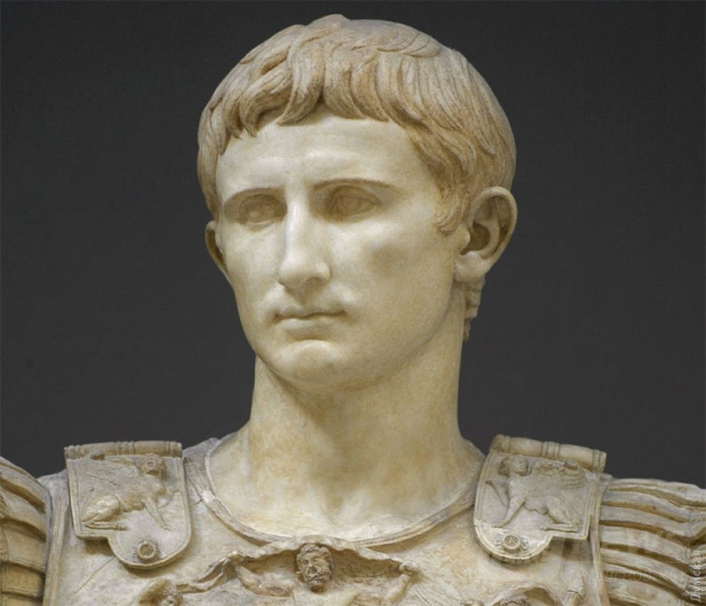 Зато у бронзового Дюка есть известное сходство с Октавианом Августом