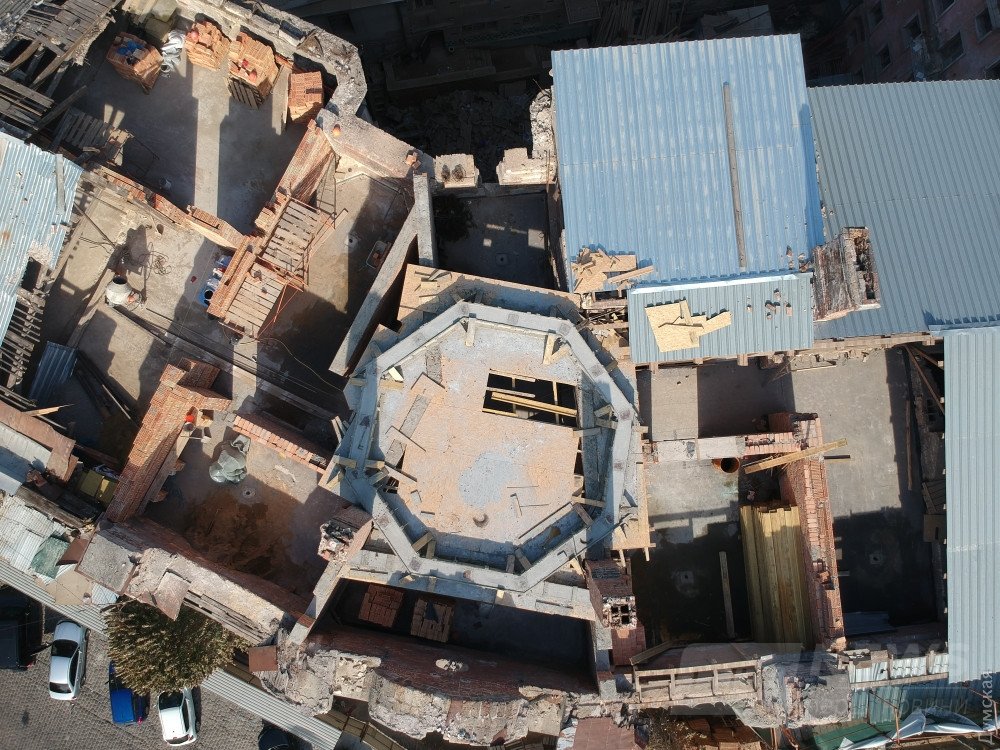 Основание для башенки уже залили