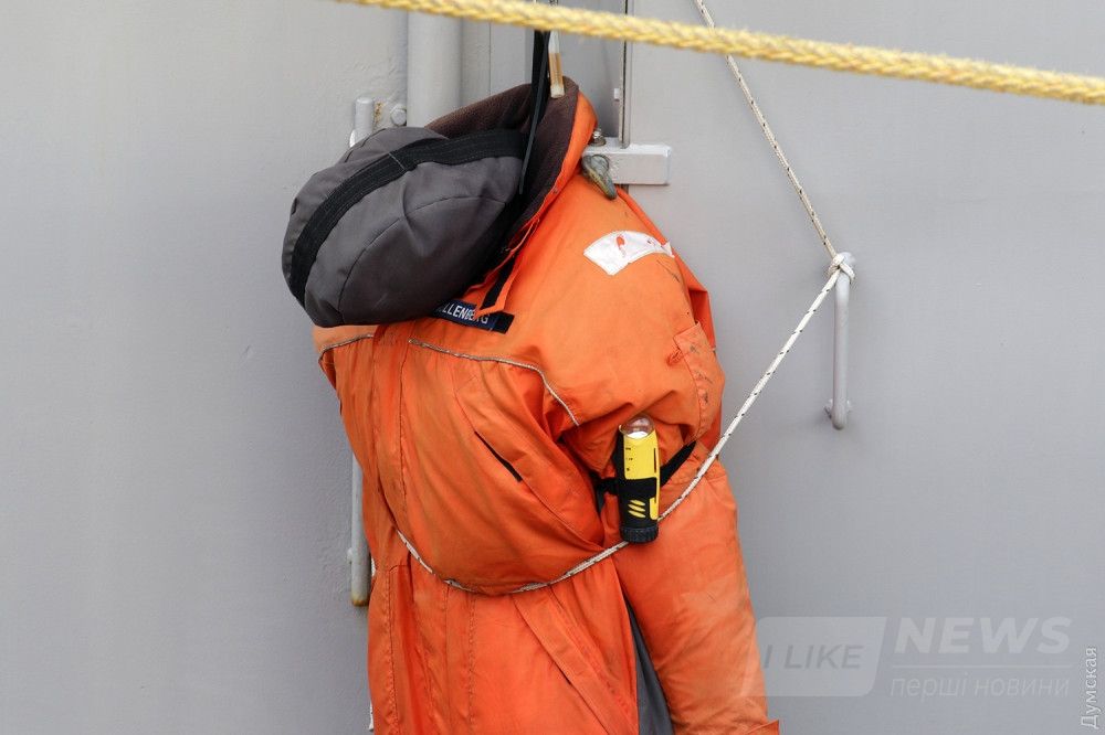 Всеобщий "любимец" - манекен для спасения человека за бортом