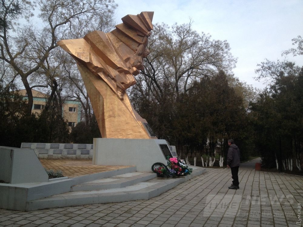 Памятник десантникам, погибшим в авиакатастрофе 