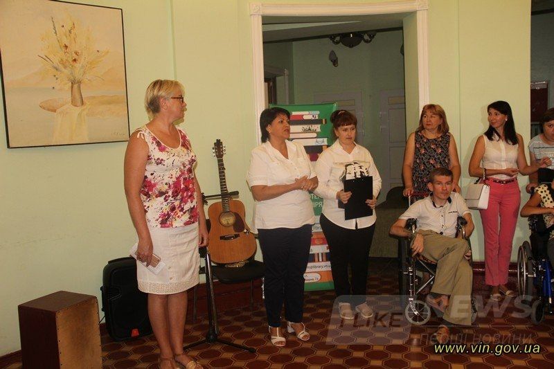 У Вінницькій бібліотеці прaцює Центр обслуговувaння людей з інвaлідністю