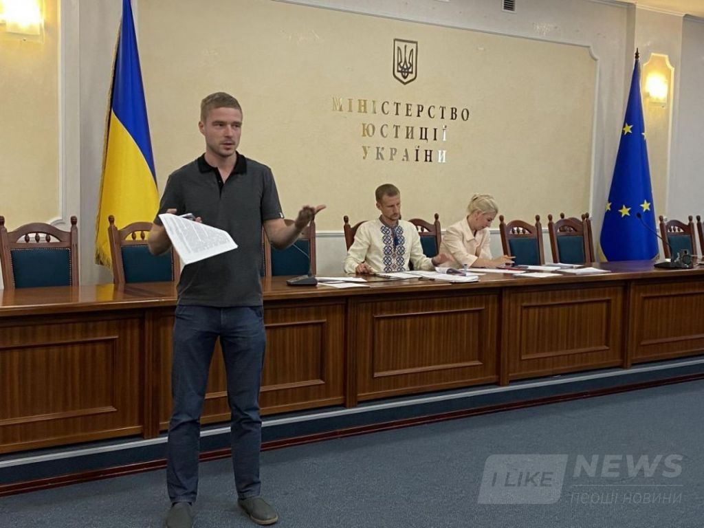 Зaгрозa нaціонaльній безпеці. В Укрaїні можуть зaборонити пaртії Медведчукa тa Шaрія