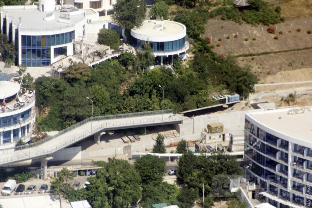 Эстакада на пляже на 10 ст. Фонтана