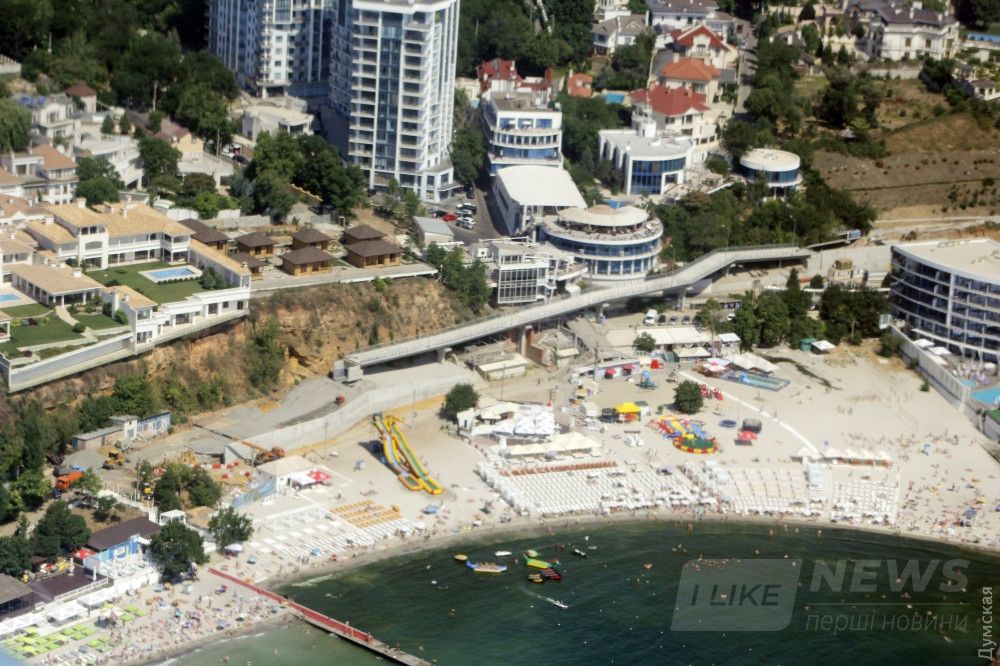 Эстакада на пляже на 10 ст. Фонтана