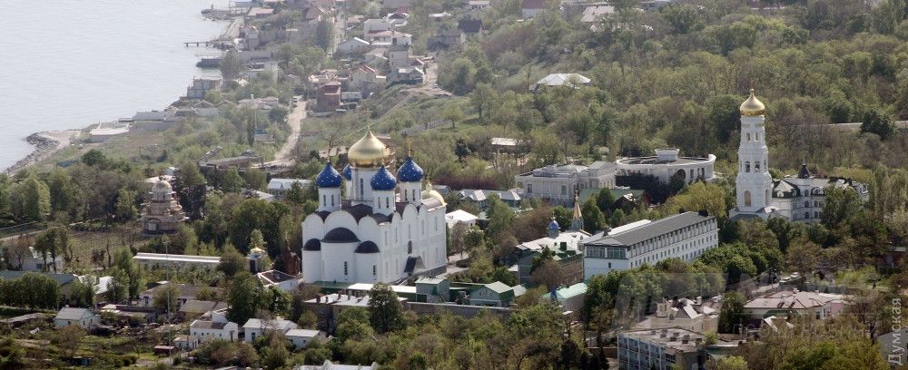 Свято-Успенский Патриарший мужской монастырь на мысе Большой Фонтан. Здесь вопросы собственности урегулированы не полностью, но в целом объект принадлежит епархии