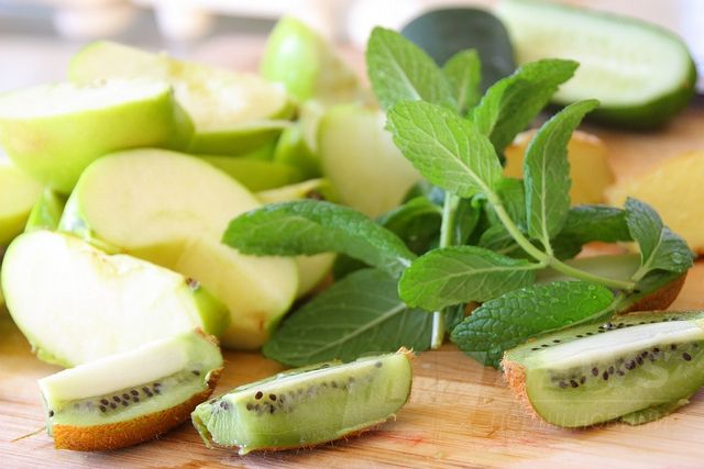 Свіжі фрукти, овочі та зелень — це те джерело цінних і корисних речовин, яке не зможуть замінити ніякі штучні вітаміни і добавки. Фото: Kimberly Kling/flickr.com. Ліцензія: creativecommons.org/licenses/by-nc/2.0