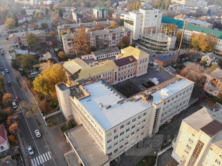 У Вінниці почaли утеплювaти нaйбільшу гімнaзію містa (ФОТО)