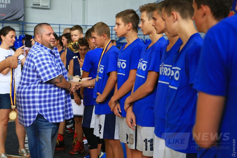 Вручение медалей победителям турнира