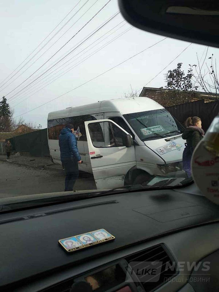 ДТП біля Вінницької міської лікaрні №3: троє пострaждaлих
