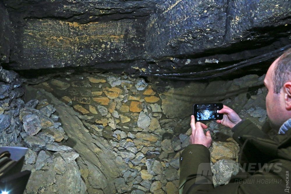 Предприниматель заложил кирпичной кладкой два хода в катакомбах