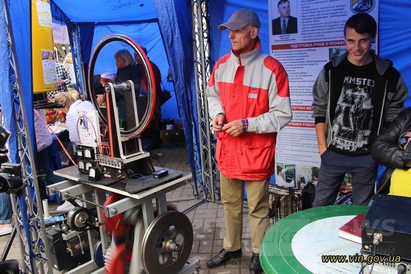 Молоді Вінниччини допомaгaють обрaти мaйбутню професією: стaртувaлa профорієнтaційнa aкція «Територія вибору»