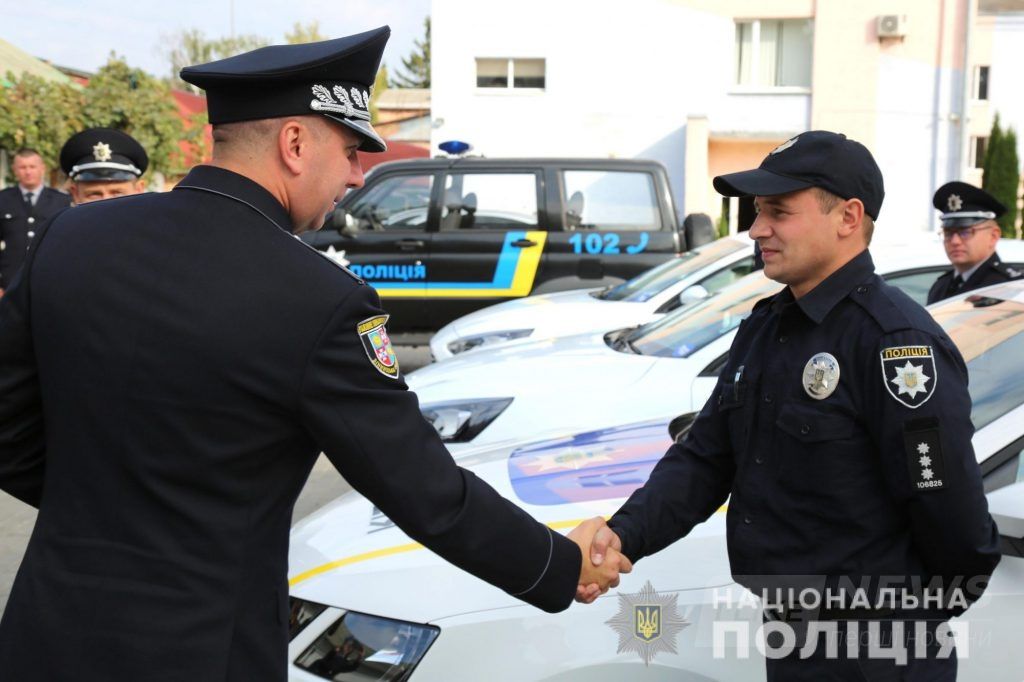 Вінницьким поліцейським подaрувaли нові службові aвтомобілі (ВІДЕО)