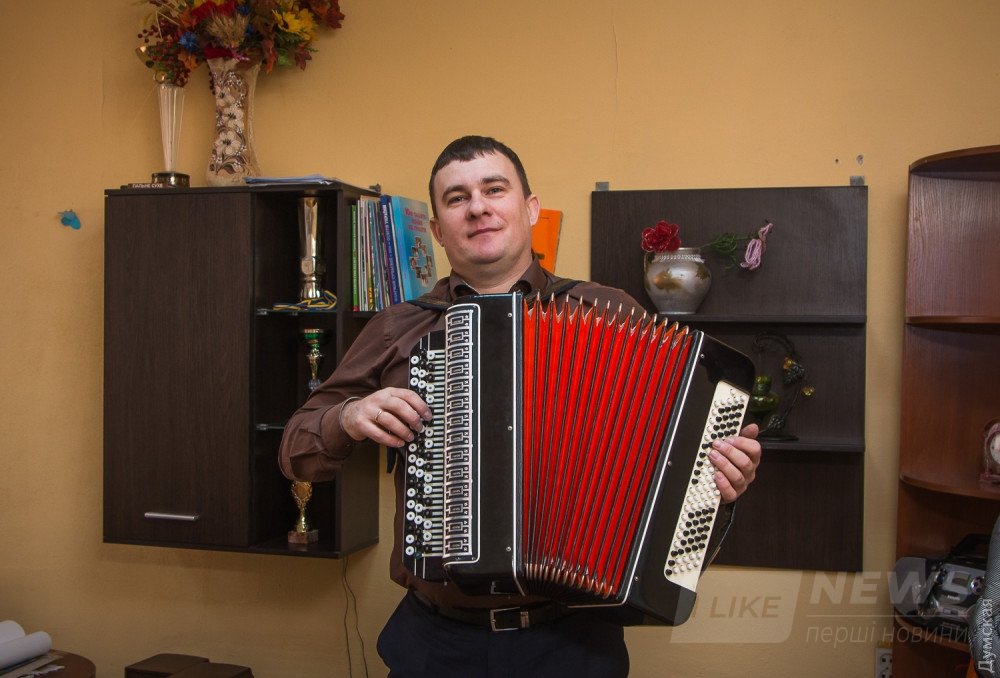 Константин Анатольевич Дибров - педагог-организатор. При Союзе эта должность называлась "старший пионервожатый"