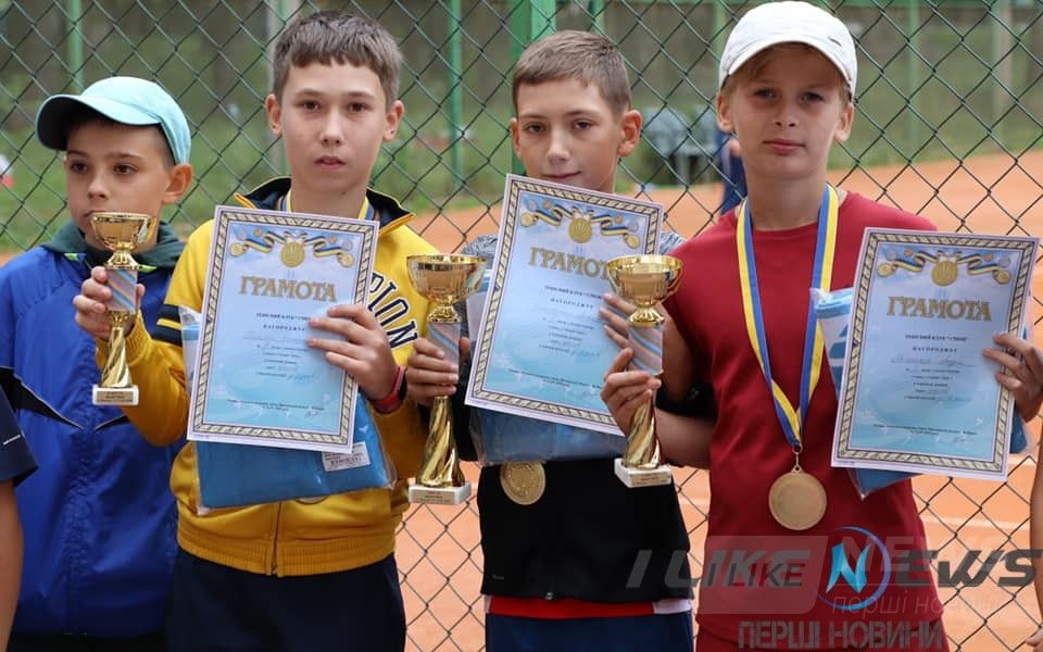 У Вінниці вдруге відбувся Всеукрaїнський дитячий турнір із великого тенісу «Smash open» (Іменa переможців та фото)