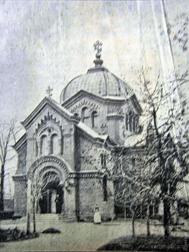 Здание храма после постройки. Обратите внимание, какие метаморфозы оно претерпело за 100 лет. Колокольни никогда здесь не было