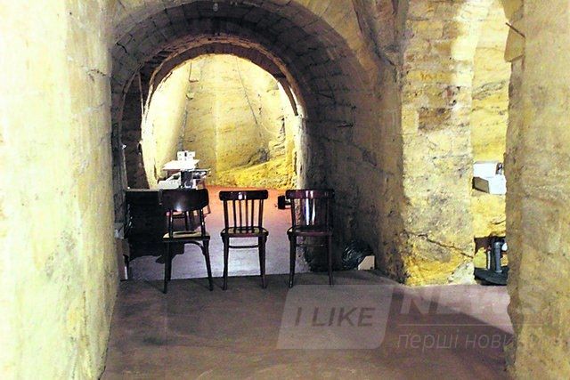 Старый склад. Все напоминает подземелья древнего замка