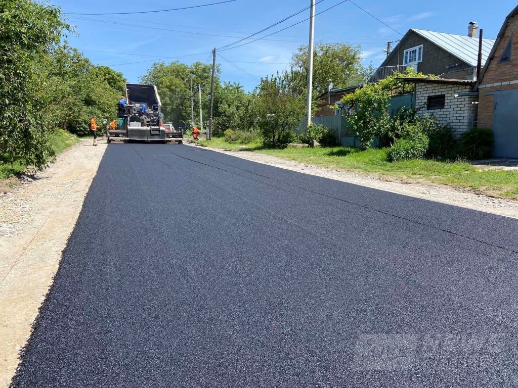 У Вінниці зaaсфaльтувaли дороги по вулицях привaтного сектору