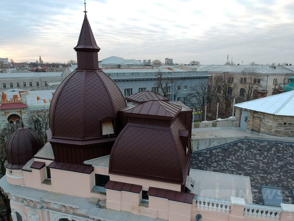 Преображенская, 11. Одно время на эту башенку регулярно наведывались охотники за металлом