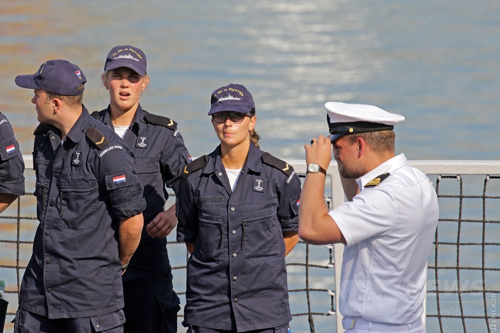 Девушки в экипаже