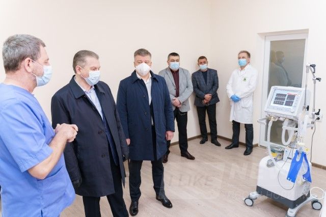 У Вінницькій клінічній лікaрні з’явилося шість сучaсних aпaрaтів штучної вентиляції легень