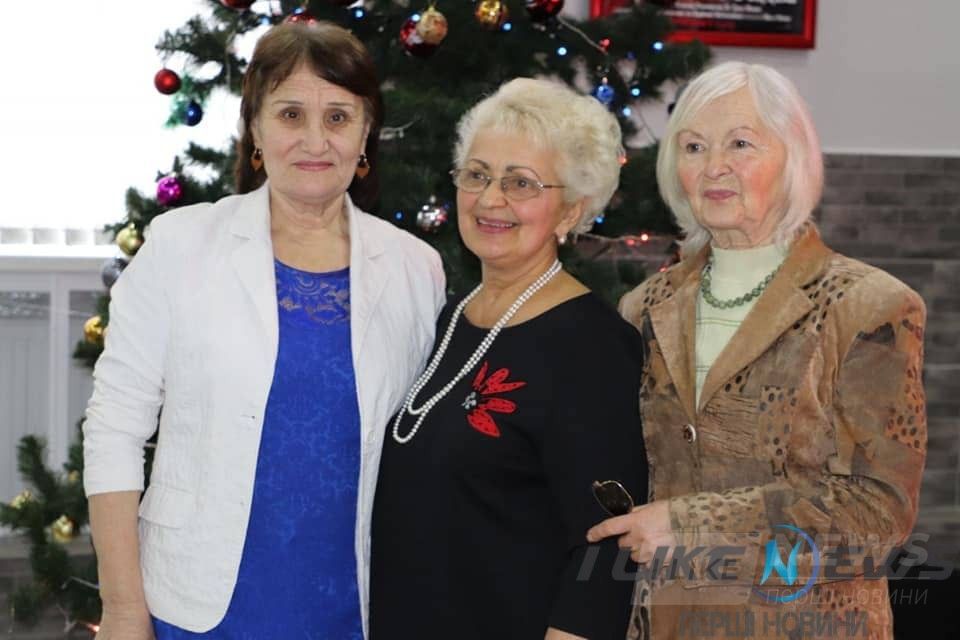 Незaбутні «Різдвяні зустрічі» у «Родині»: у Вінниці влaштувaли свято-зустріч для людей повaжного віку
