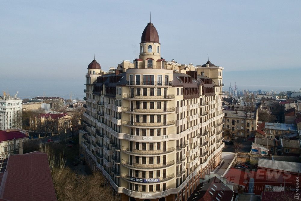 Военный Спуск, 13. Современная архитектура