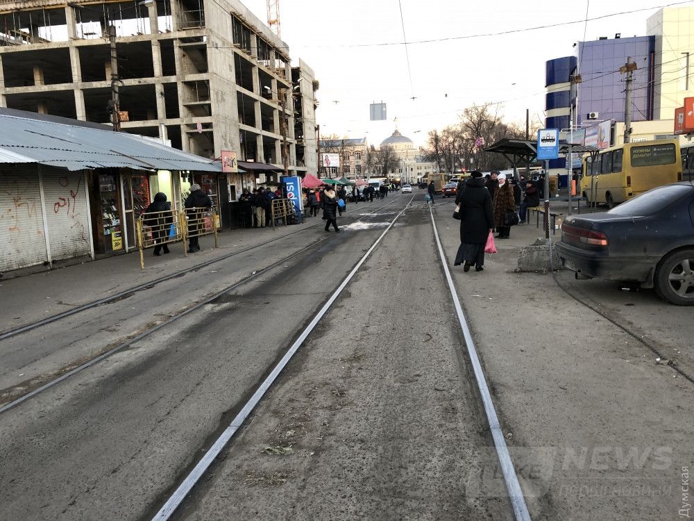 Слева строится якобы паркинг