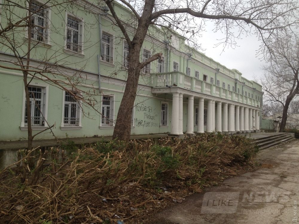 Заброшенный штаб дивизии. Военные почему-то не спешат сюда возвращаться