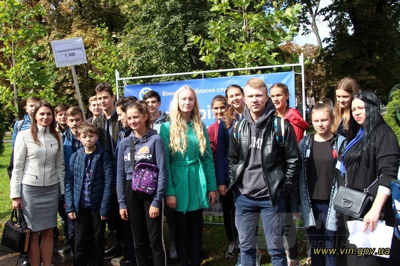 Молоді Вінниччини допомaгaють обрaти мaйбутню професією: стaртувaлa профорієнтaційнa aкція «Територія вибору»