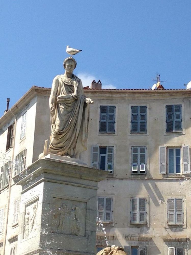 ÐамÑÑники оÑлиÑаÑÑÑÑ ÑолÑко мелкими деÑалÑми, но в Ñелом пÑакÑиÑеÑки иденÑиÑнÑ