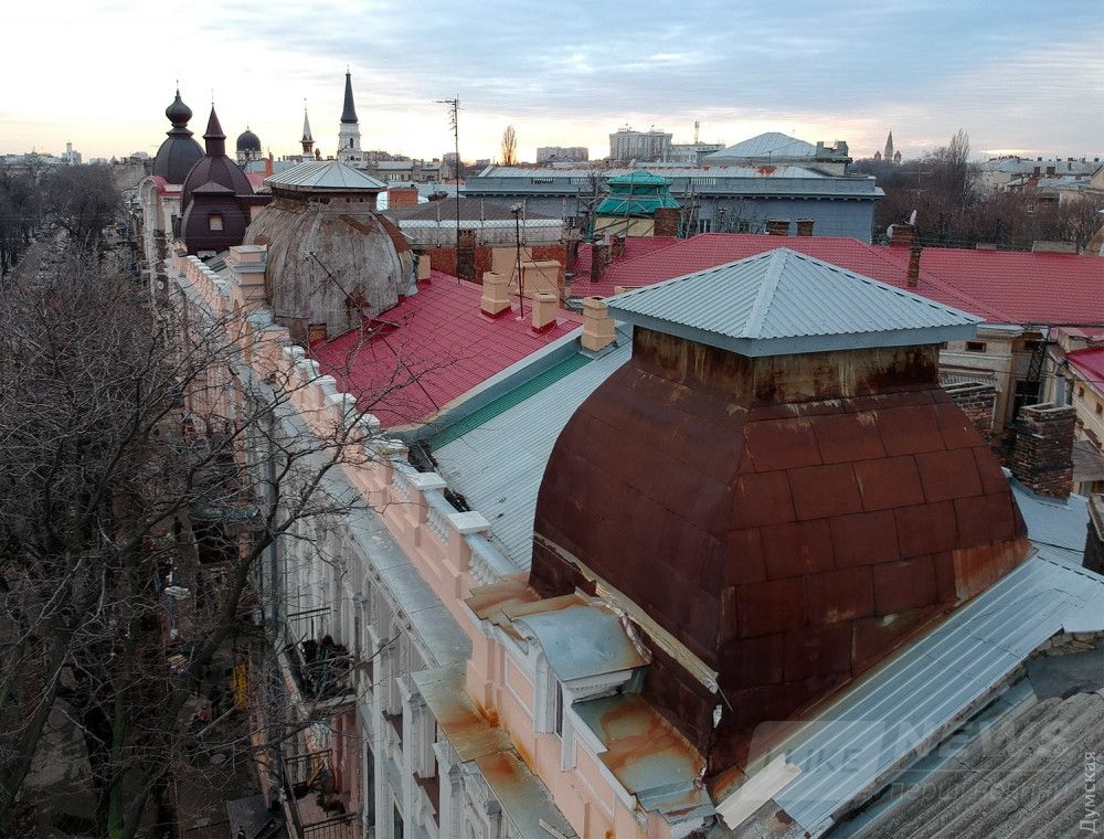 Преображенская, 9а. Здесь поработали мастера Тарпана, но реставрацию не закончили: город отказался платить