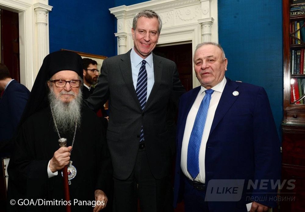 Архиепископ Американский Димитрий, мэр Нью-Йорка Билл Де Блазио и одесский меценат Пантелеймон Бумбурас